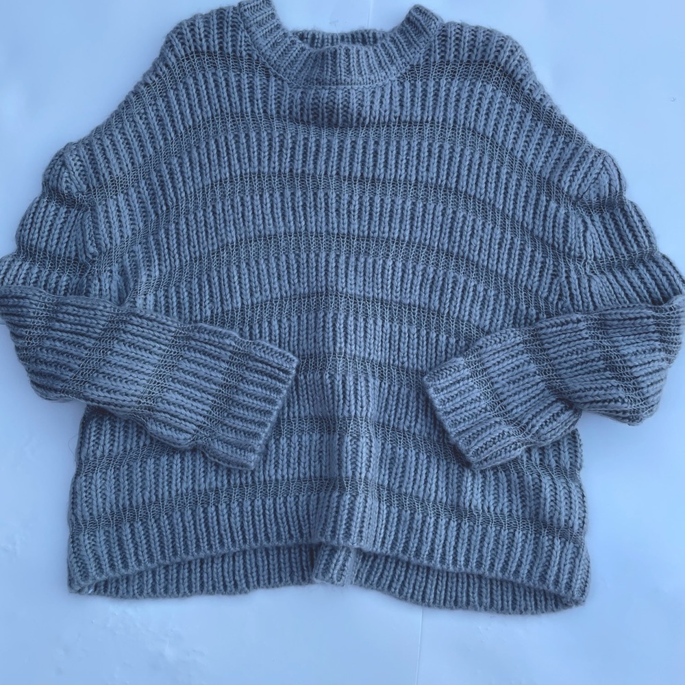 Gray loose comfy sweater! Moon River brand!